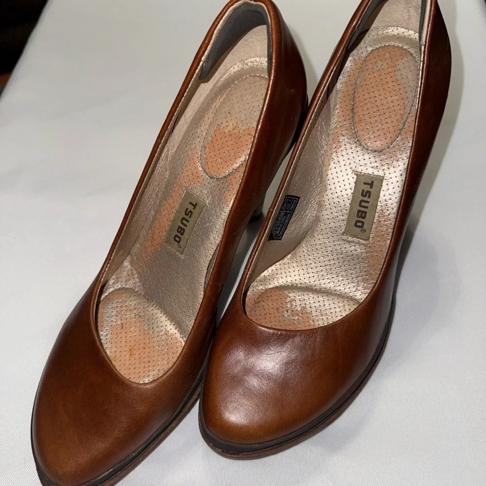 TSUBO Women's Magda Platform Pump Chestnut Brown